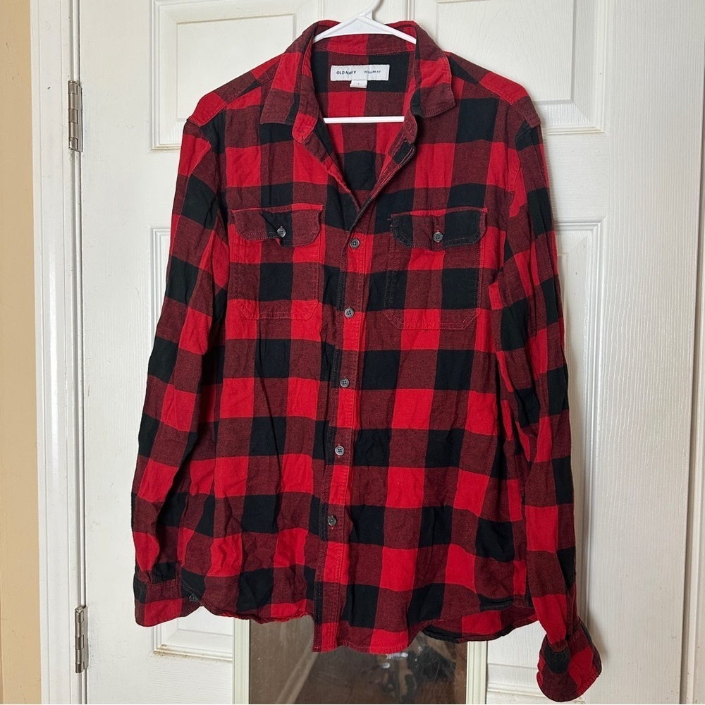 ! Old Navy Red Buffalo Plaid Regular Fit Long Sleeve Button Up Men Size L